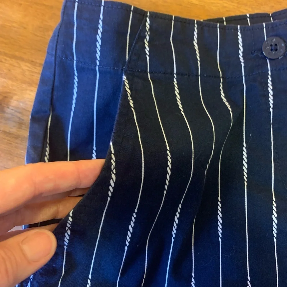 Nautica Shorts women’s 6 navy white stripe nautical mid rise casual